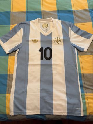 URGE Vender- Camiseta 50 aniversario Argentina/ 10