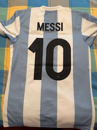 URGE Vender- Camiseta 50 aniversario Argentina/ 10