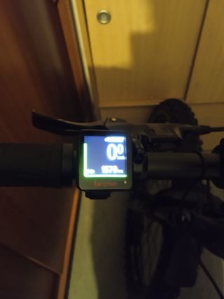 Bicicleta eléctrica Rockrider + casco.