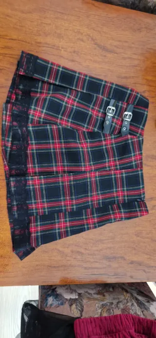 Minifalda cuadros escoceses con hebillas
