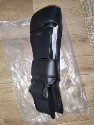 Tibiales de combate duros