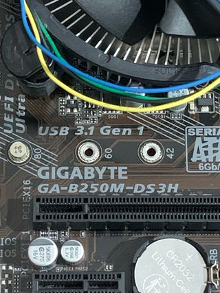 Placa Gigabyte B250M DS3H + Intel Core i5-7500
