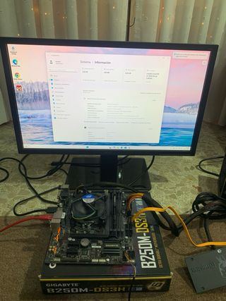 Placa Gigabyte B250M DS3H + Intel Core i5-7500