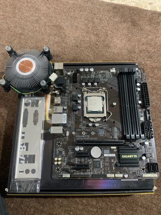 Placa Gigabyte B250M DS3H + Intel Core i5-7500