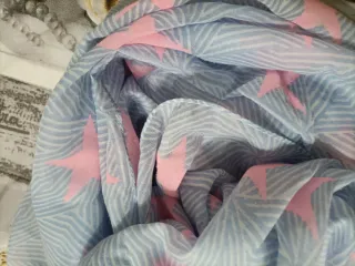 Sciarpa con stelle azzurro e rosa