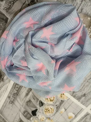 Sciarpa con stelle azzurro e rosa
