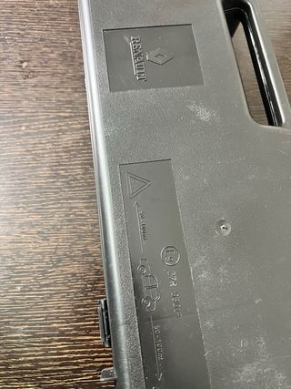 Maletín triángulos Renault y estuche de bombillas