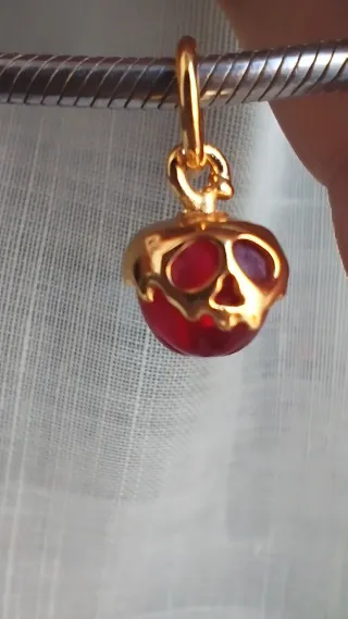 Charm Manzana Roja y Dorada