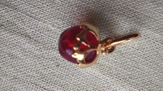 Charm Manzana Roja y Dorada