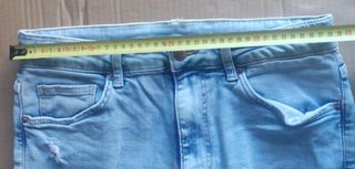 PANTALÓN UNISEX ROTO ELÁSTICO BERSHKA TALLA S