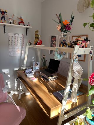 Mesa de melamina y acero, de Sklum.