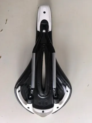 Sillín de bicicleta negro