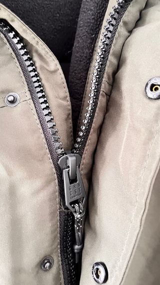 Abrigo de invierno verde oliva