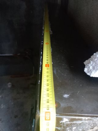 Ventana aluminio marrón con persiana