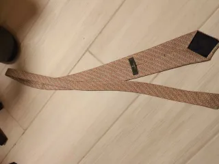 Corbata cenefa Olimpo beige y roja