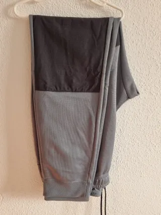 Pantalón Nike Air Max Gris