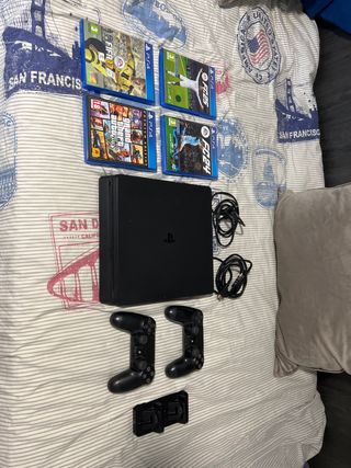 PS4 (PlayStation 4) Negra + 2 Mandos + juegos