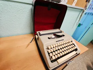 Máquina de escribir Maritsa 12 antigua