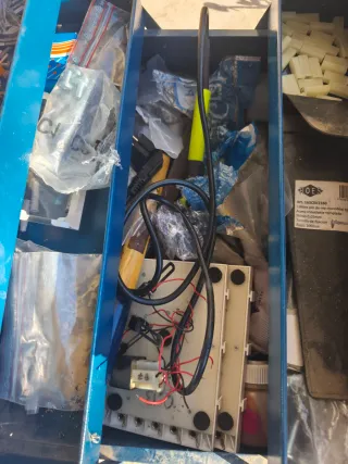 Caja de herramientas para electrónica