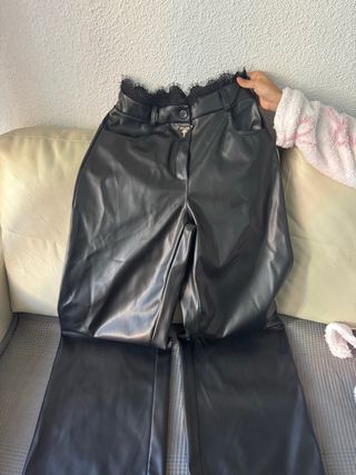 Pantalón ancho efecto piel Prada negro