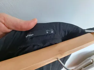 Falda tul plumeti Lefties negra.