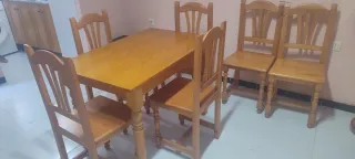 Mesa de comedor de madera con 6 sillas
