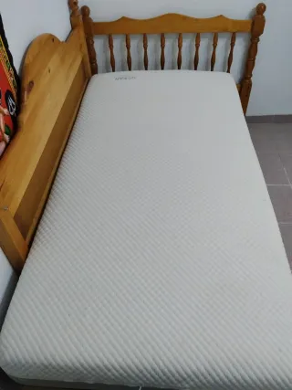 Somier y colchón de 90 con cabezal de madera