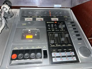 Tocadiscos Sanyo con altavoces