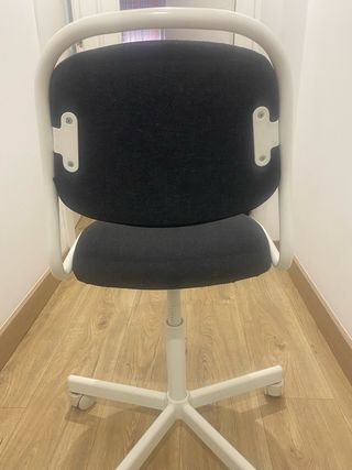 Silla de escritorio infantil negra y blanca
