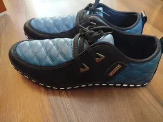 Zapatos de hombre con cordones azul y negro