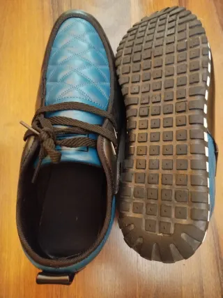 Zapatos de hombre con cordones azul y negro