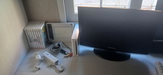 Consola Wii + 8 juegos, 2 mandos, tableta y tele