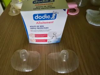 Lote de biberones anticólicos, pezoneras y otros