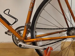 Bicicleta de carretera naranja