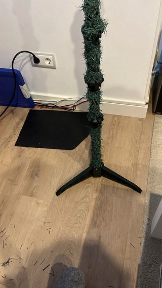 Árbol de Navidad Verde con Base Roja