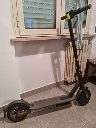 Monopattino Elettrico Mi Essential