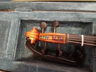 Violín 1/2 con funda y arco