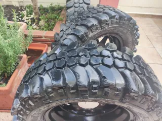 4 Llantas Suzuki Vitara + 3 neumáticos 205/70 R15