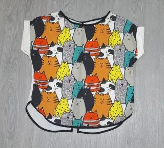 Blusa de gatos multicolor