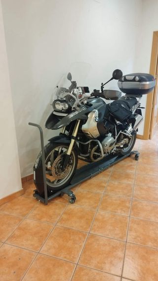 Peana de Aparcamiento Moto con calzo Constands