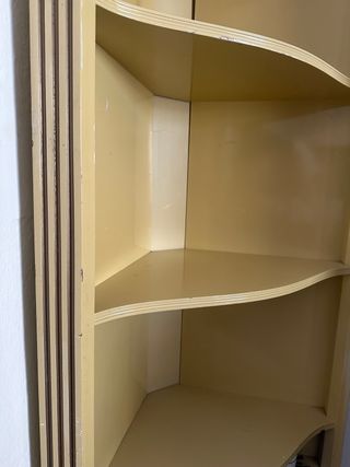 Mueble esquinero crema estanterías