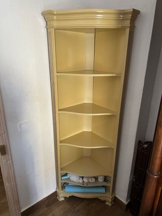 Mueble esquinero crema estanterías