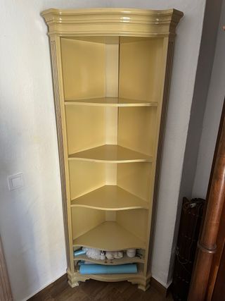 Mueble esquinero crema estanterías