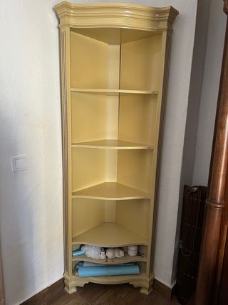 Mueble esquinero crema estanterías