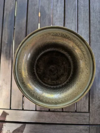 Centro de mesa florero latón patas león