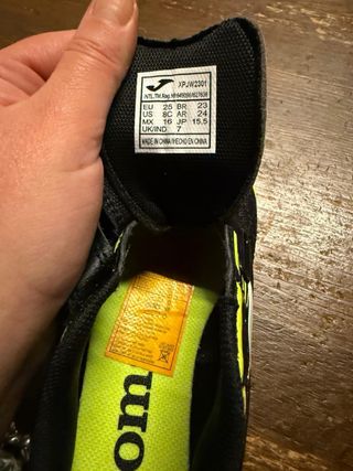 Botas de fútbol multitaco niño