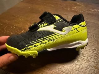 Botas de fútbol multitaco niño