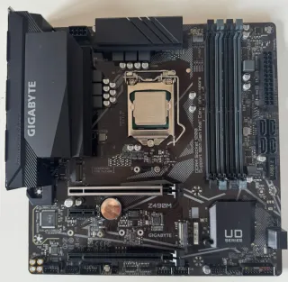 Placa Base Gigabyte Z490M + CPU Intel i7 10700K