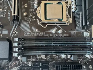 Placa Base Gigabyte Z490M + CPU Intel i7 10700K