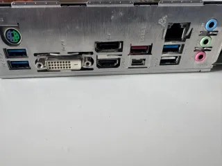 Placa Base Gigabyte Z490M + CPU Intel i7 10700K